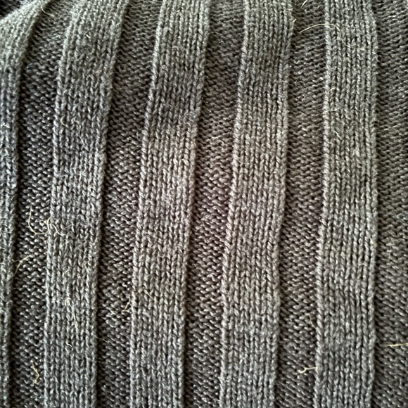 Telluride Clothing Co  Black  v-neck long sleeve ribbed sweater - Picture 6 of 15